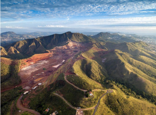 Áurea Carolina e Bella Gonçalves solicitam que a secretária de Meio Ambiente, Marília de Carvalho Melo, não dê continuidade ao projeto de destruição da serra do curral